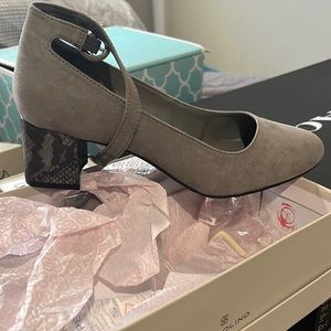 Bandolino gray heels